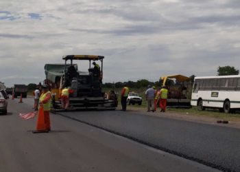 Un hombre de Barrancas fue embestido por un camión mientras trabajaba en autopista