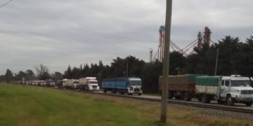 Caos de tránsito en La Ribera por arreglo de caminos en Timbúes