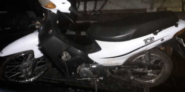 Robó una moto y al ver la policía, la abandonó y huyó: fue detenido