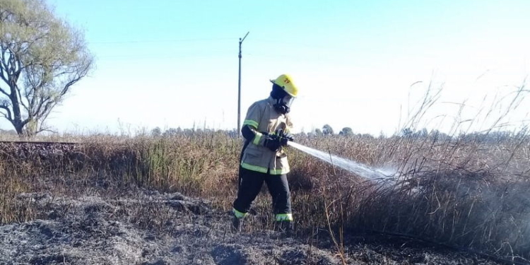 Monje: un incendio de pastizales complicó la visibilidad en Ruta 11