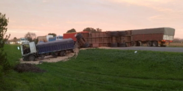 Un joven perdió la vida tras impactar un auto y un camión