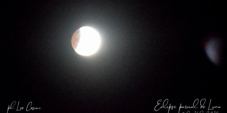 El eclipse parcial de luna se disfrutó en la región en su máximo esplendor