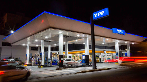 Julio comenzó con un aumento de combustible por parte de YPF