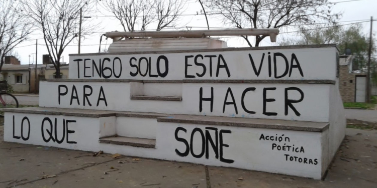 El grupo Nueva oportunidad de Totoras plasma su «acción poética» en la ciudad