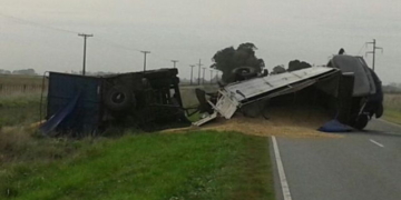 Un camión volcó en Ruta 91 y sustrajeron 4 mil kilos de soja que fueron recuperados