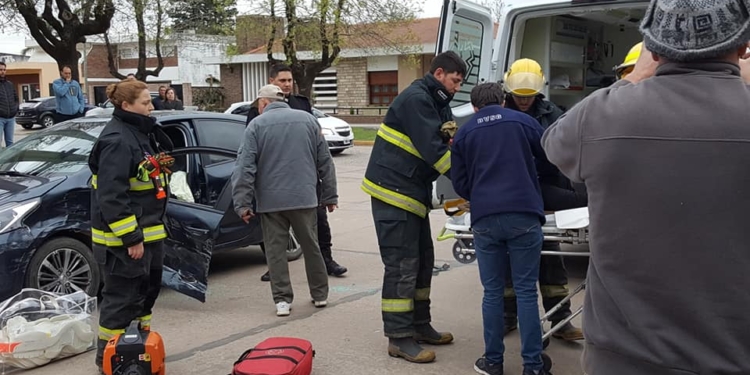 Fuerte choque en una esquina de Salto Grande: una persona herida