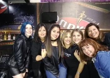 Tres maquilladoras de la región en un evento solidario en Carlos Paz