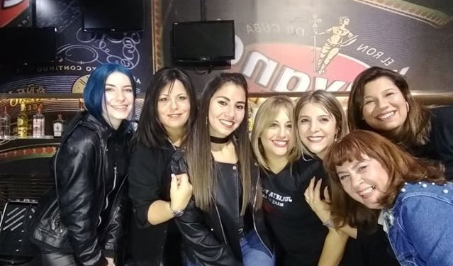 Tres maquilladoras de la región en un evento solidario en Carlos Paz