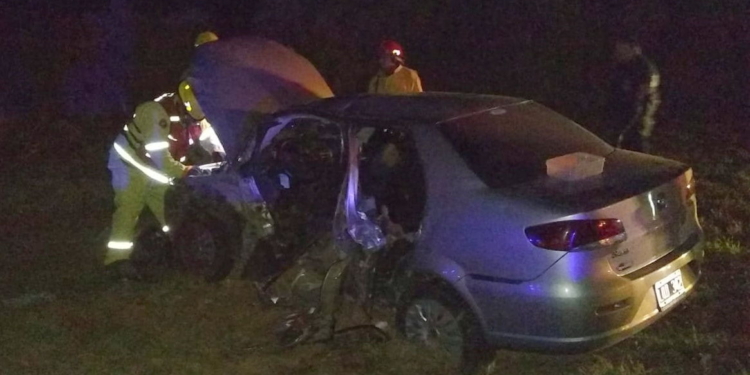 Cruzó de carril e impactó de frente con otro auto en autopista