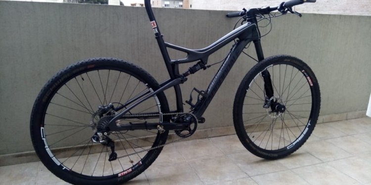 A punta de pistola, robaron una carísima bicicleta en el circuito de Andino