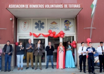 Con el corazón en llamas, Bomberos de Totoras festejaron sus 40 años