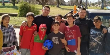 Policías de la región entregaron golosinas por el Dia del Niño