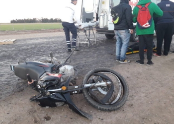 Un palet en el medio de la ruta causó un accidente con jóvenes heridos