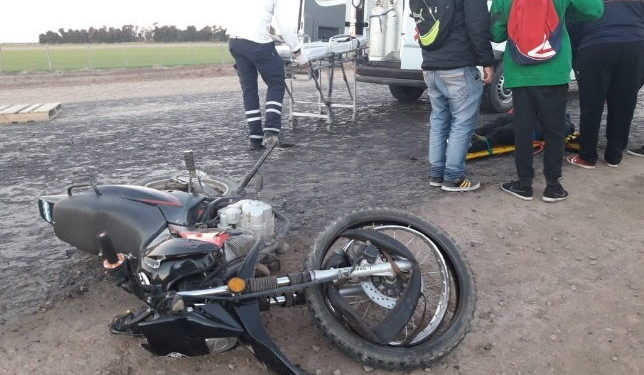 Un palet en el medio de la ruta causó un accidente con jóvenes heridos