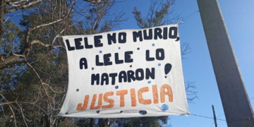 El pedido de justicia por Lele se refleja con carteles en las calles de Díaz