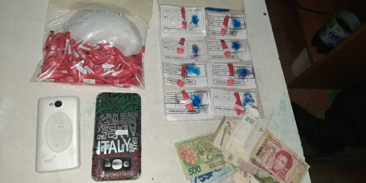 Detuvieron a un motociclista con 100 envoltorios de Cocaína