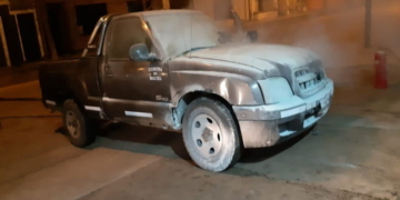 Una camioneta de la Comuna de Maciel se incendió e investigan las causas