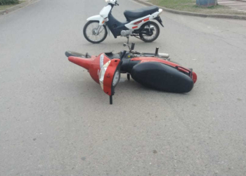Un menor en moto resultó herido al impactar contra un auto en San Genaro