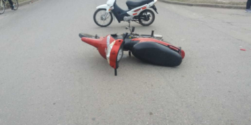 Un menor en moto resultó herido al impactar contra un auto en San Genaro