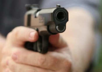 Múltiples disparos desde un auto dejaron a un joven herido