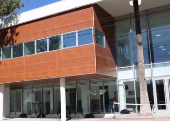 Dio a luz y mató a su bebé en el inodoro porque «no podía mantenerlo»