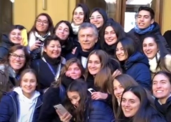 Macri recibió a alumnos de la región y les hizo un llamativo pedido