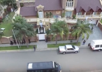 [VIDEO] Un dron filmó la llegada de la policía a la mansión de Juárez