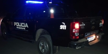 Un joven falleció y otro resultó herido en un accidente entre un auto y  una moto