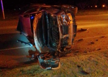 Un vehículo con dos jóvenes de Centeno volcó en San Genaro