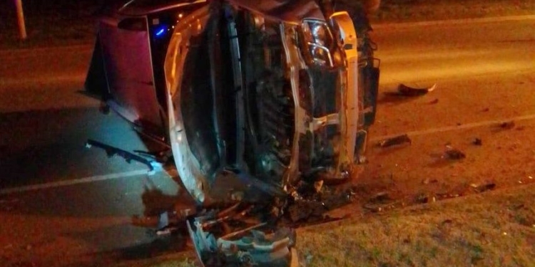 Un vehículo con dos jóvenes de Centeno volcó en San Genaro