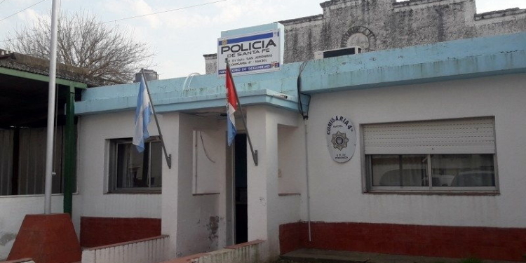 Abrieron una persiana y robaron dinero de una peluquería de Maciel