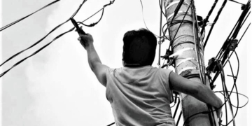 Cortaron la luz e intentaron robar en una radio de la región