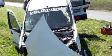 Barrancas: fuerte impacto entre dos vehículos en autopista