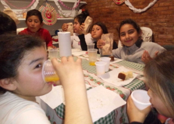 San Genaro solidario: dan de comer a más de 50 chicos y realizan diversos talleres