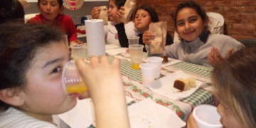San Genaro solidario: dan de comer a más de 50 chicos y realizan diversos talleres