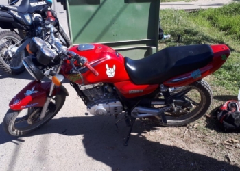 Manejaba una moto robada, amenazó a la policía y fue detenido