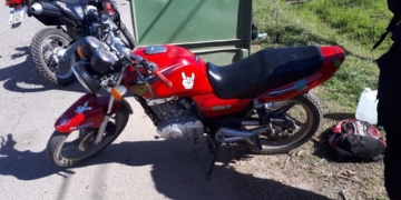 Manejaba una moto robada, amenazó a la policía y fue detenido