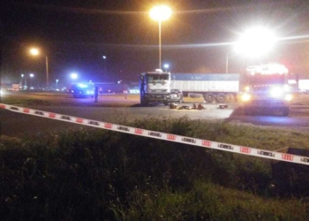 San Genaro: dos personas murieron en un trágico siniestro entre un auto y dos camiones