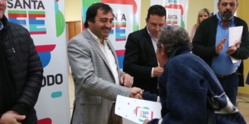 Entregaron escrituras a 71 familias de Maciel, Monje, Díaz y diversas localidades de la región