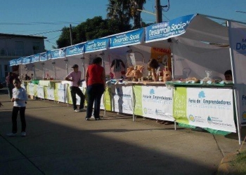 Feria de emprendedores organizada por la Casa de la Niña de San Genaro