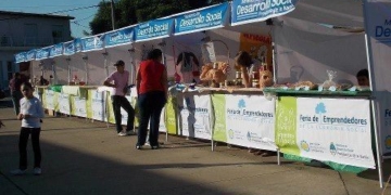 Feria de emprendedores organizada por la Casa de la Niña de San Genaro