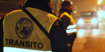 Inspector y motociclista terminaron en el hospital tras un confuso episodio