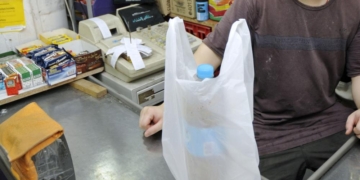 Andino: prohibieron la entrega de bolsitas de nylon en comercios