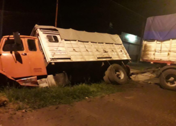 Ruta 11: una mujer herida tras un choque entre un auto y un camión