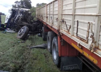 Autopista: camionero debió ser rescatado tras un grave accidente en Monje