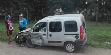 Timbúes: fuerte choque entre camión y utilitario