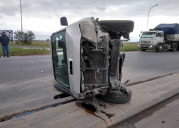 Totoras: fuerte choque entre una camioneta y un camión