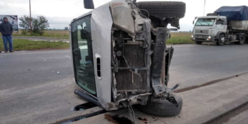 Totoras: fuerte choque entre una camioneta y un camión