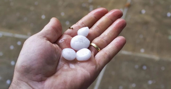 Madrugada de lluvia, rayos y granizo en la región: cómo seguirá el tiempo