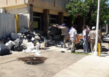 Maciel: empleados comunales bloquearon el ingreso con basura e impedirán la entrada de Marucco